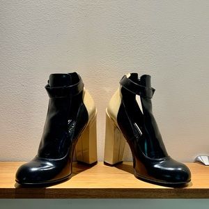 Jill Suart black w/tan heels sz 6. Leather Italy